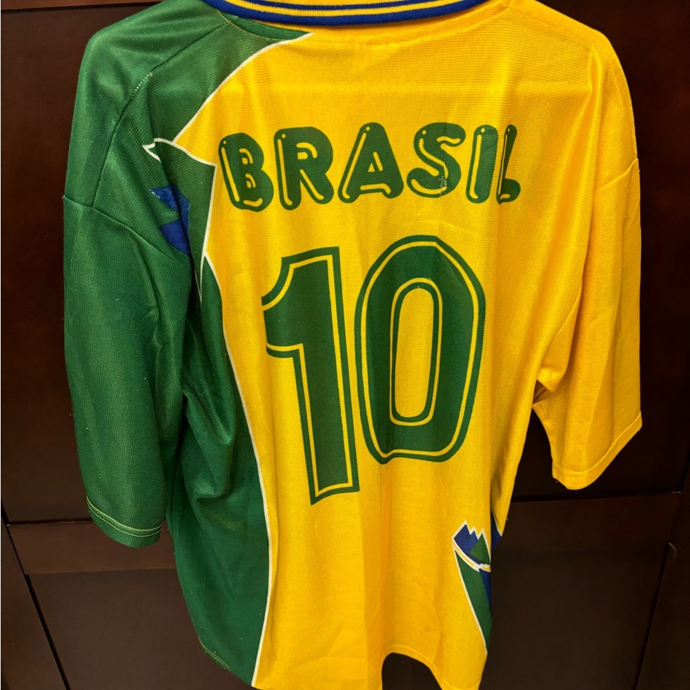 Vintage men’s World Cup Brazil jersey - Picture 3 of 3